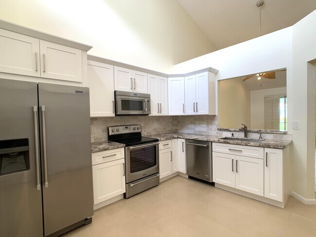 10459 Lake Vista Cir in Boca Raton, FL - Building Photo - Building Photo