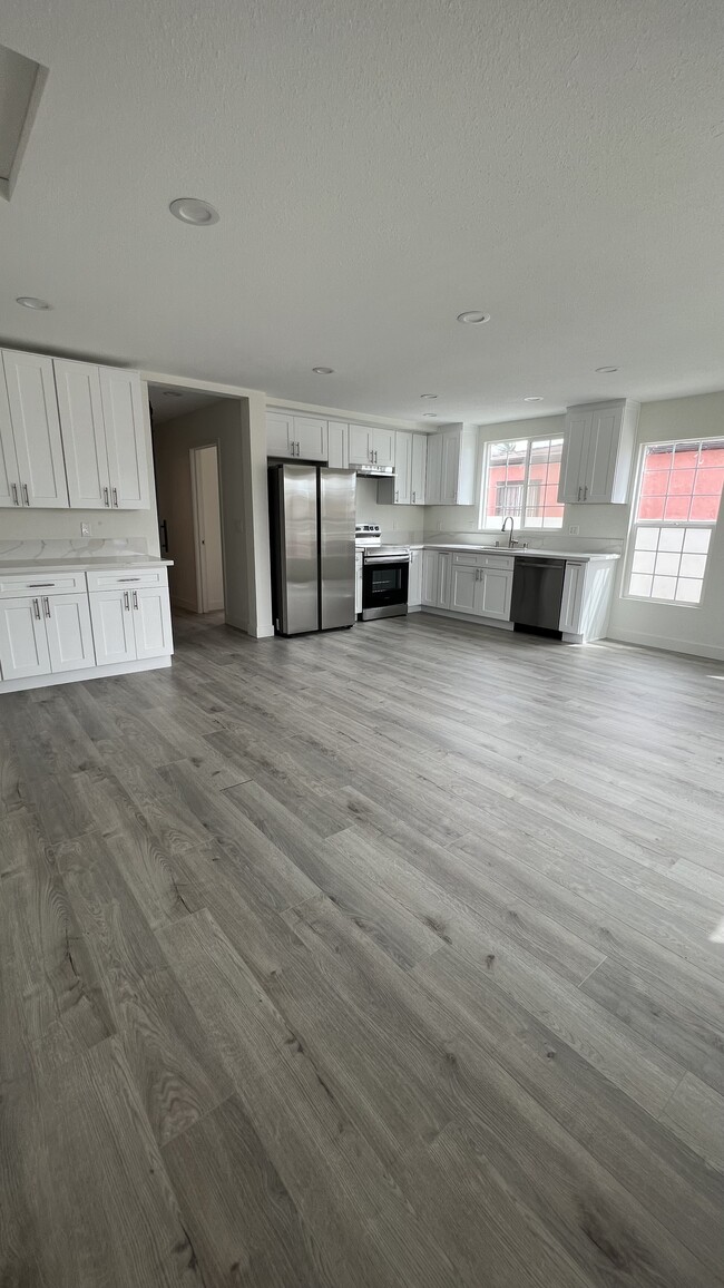 property at 729 S 45th St