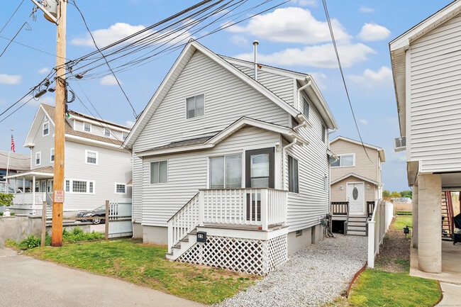 25 Maddox Ave in Milford, CT - Building Photo - Building Photo