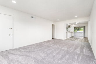 1801 Greenleaf St, Unit #14 in Santa Ana, CA - Building Photo - Building Photo