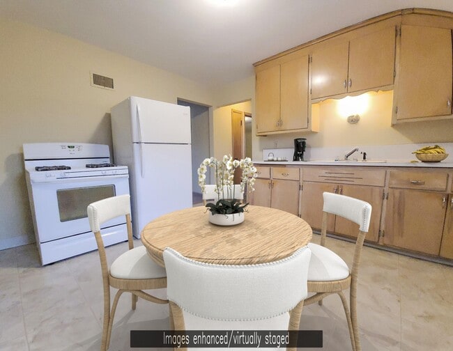 6931 W Cleveland Ave, Unit Upper in Milwaukee, WI - Building Photo - Building Photo