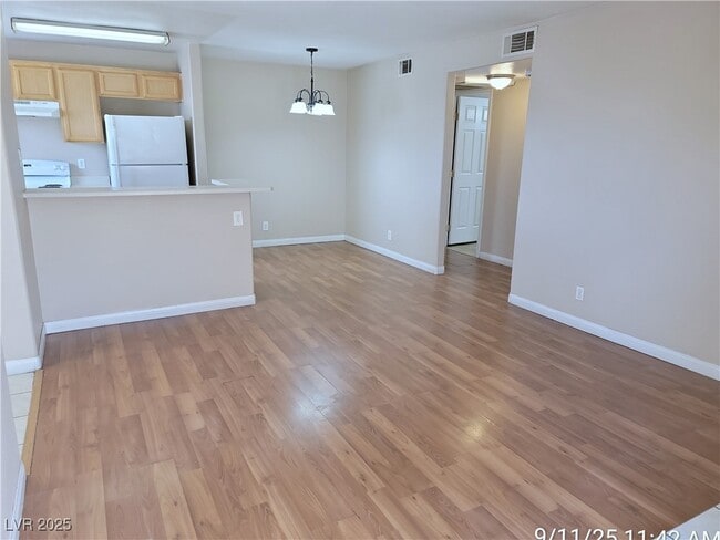 2984 Juniper Hills Blvd in Las Vegas, NV - Foto de edificio - Building Photo