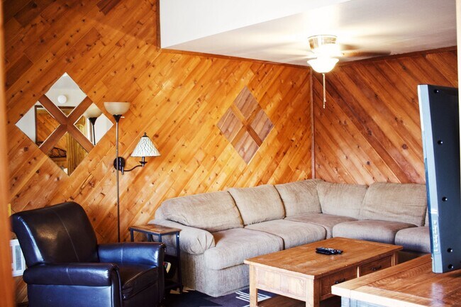 168 Meadow Ln in Mammoth Lakes, CA - Building Photo - Building Photo