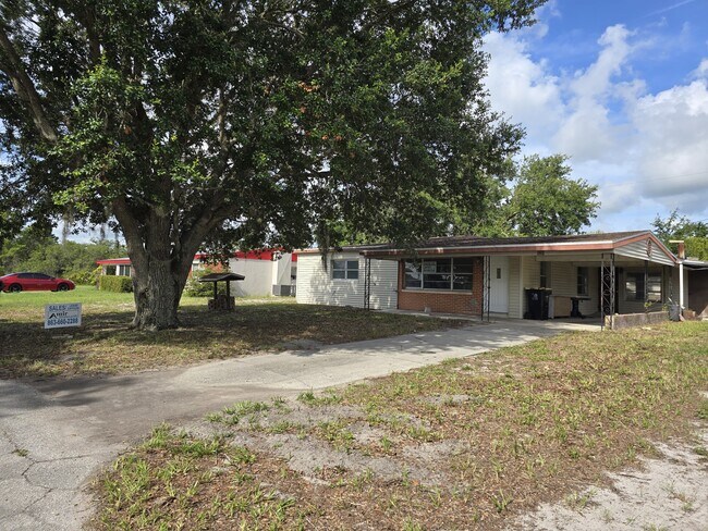 520 Thomas Ave in Frostproof, FL - Building Photo - Building Photo