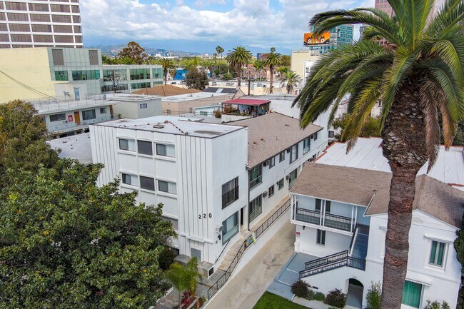 Gale Drive Luxury Investments Group LLC in Beverly Hills, CA - Building Photo - Interior Photo