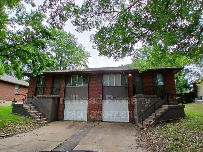 property at 1026 SW Kingscross Rd