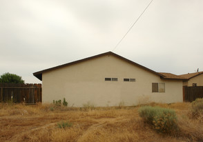 15992 Sequoia Ave in Hesperia, CA - Building Photo - Building Photo