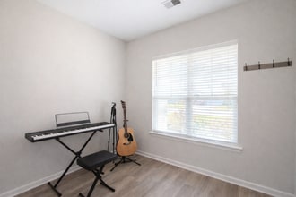 71 Club House Dr in Savannah, GA - Building Photo - Building Photo