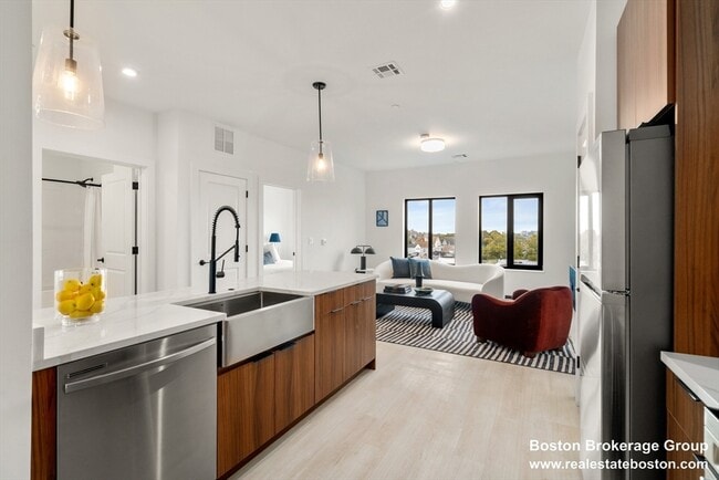 600 E Broadway in Boston, MA - Foto de edificio - Building Photo