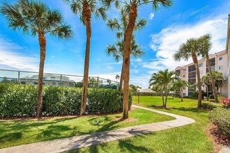 275 Palm Ave, Unit A201 in Jupiter, FL - Foto de edificio - Building Photo