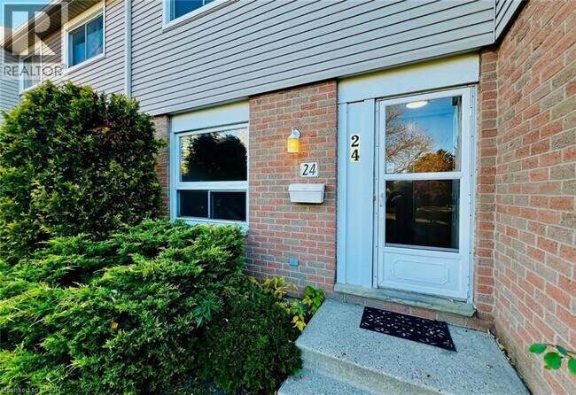 210 Carlyle Dr in London, ON - Building Photo - Building Photo