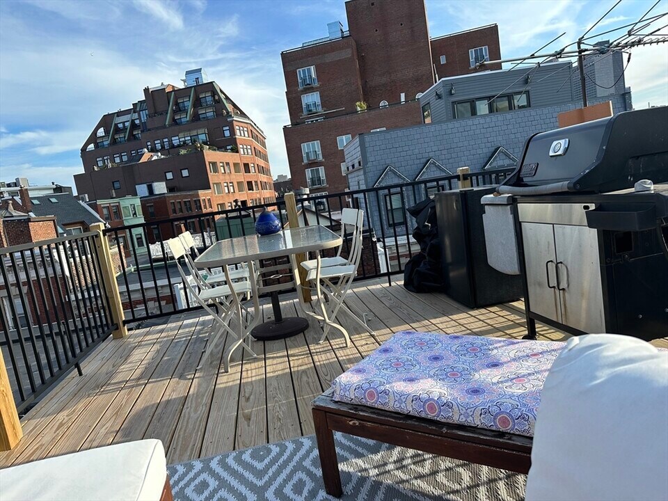 39 Salutation St in Boston, MA - Building Photo