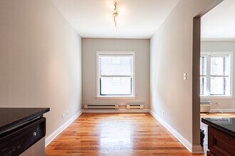 736 W Addison St, Unit 2 in Chicago, IL - Building Photo - Building Photo
