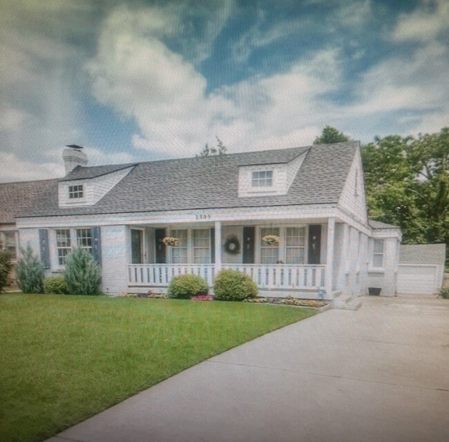property at 2305 NW 28th St