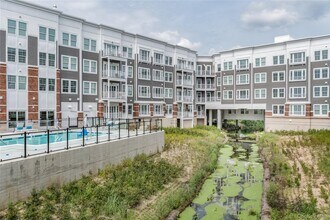 2069 E Hoffman Ave in Lindenhurst, NY - Building Photo - Building Photo