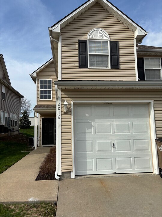 2016 Hickoryleaf Ln in Raymore, MO - Building Photo