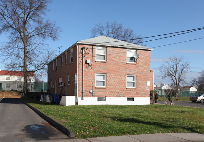 122 Earle St in Hartford, CT - Building Photo - Building Photo