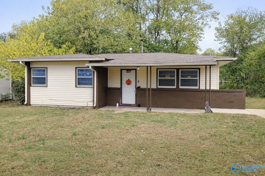 2214 Evans Ave NW in Huntsville, AL - Building Photo