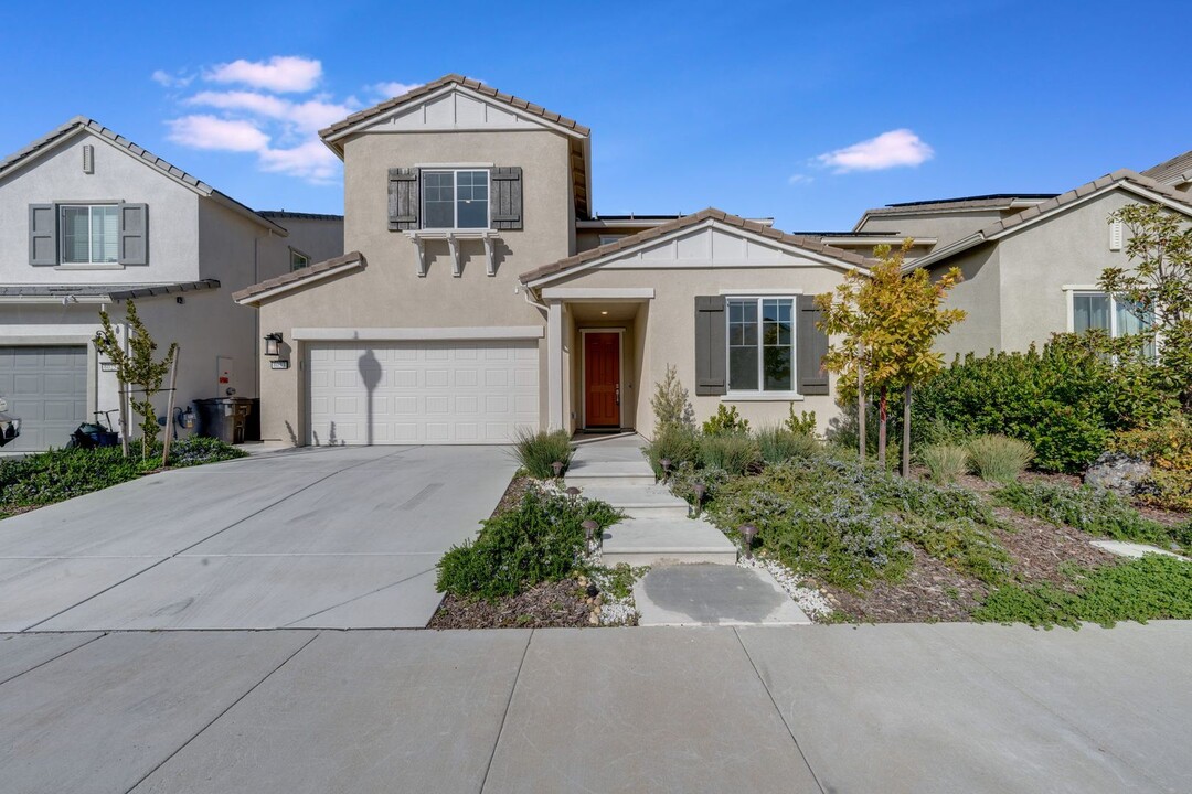 6033 Wandering Star Dr in Roseville, CA - Building Photo