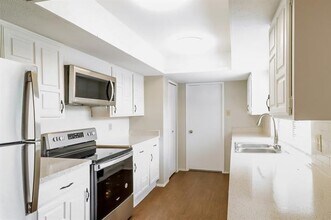 7254 Cloverglen Dr in Dallas, TX - Foto de edificio - Building Photo