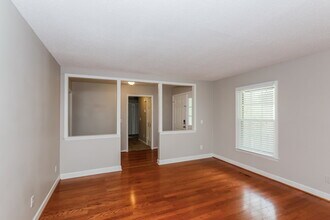 8400 Tifton Rd in Charlotte, NC - Foto de edificio - Building Photo