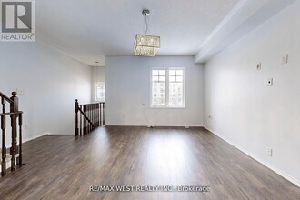 35 Bell Estate Rd in Toronto, ON - Building Photo - Building Photo