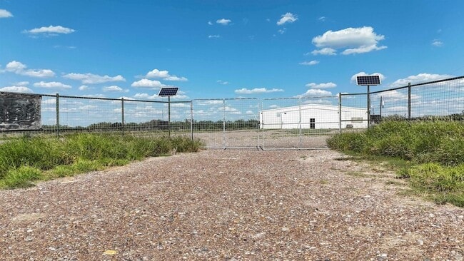 5029 US-83 in Lopeno, TX - Foto de edificio - Building Photo