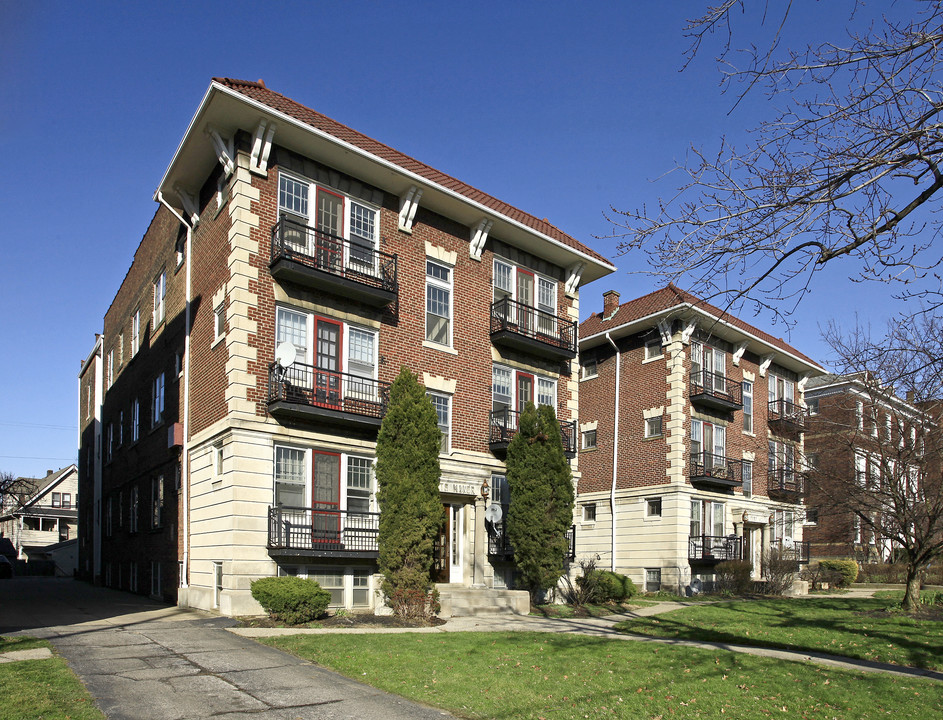 Heights Manor in Cleveland, OH - Building Photo