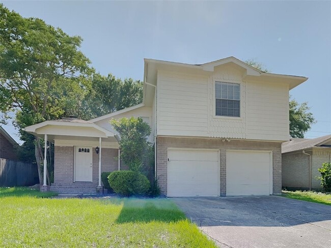 property at 8527 Woodland Willows Dr
