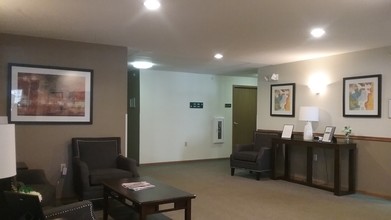 Lincoln Crest Senior Apartments in Twin Lakes, WI - Foto de edificio - Building Photo