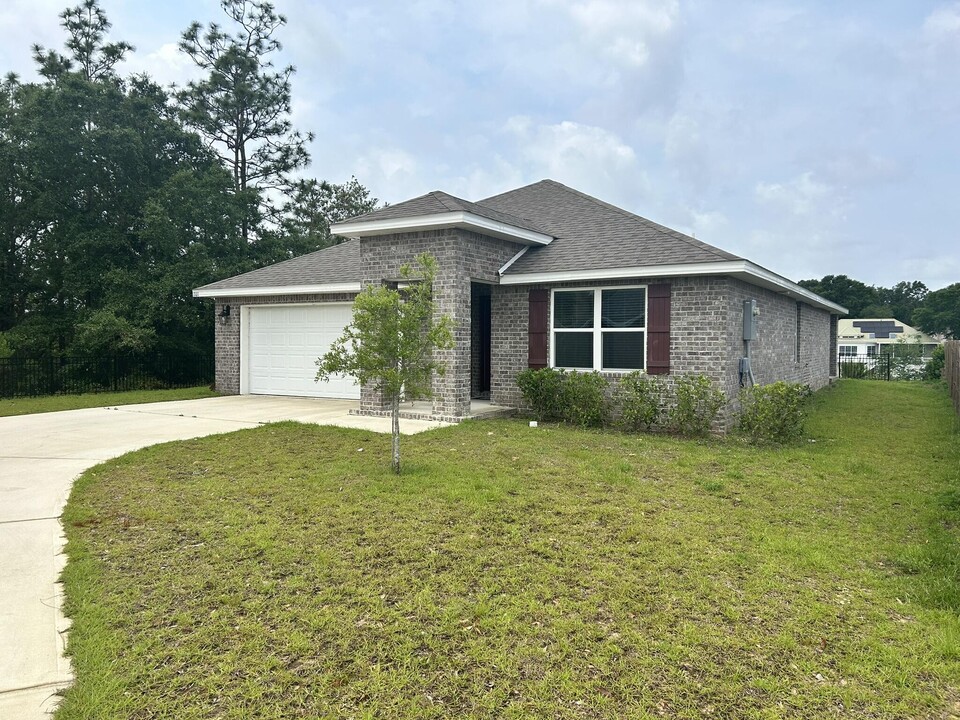 1101 Valor Walk in Crestview, FL - Building Photo