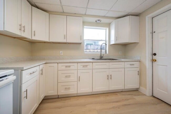 property at 412 SE 17th St