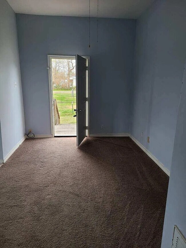 221 16th St in Hempstead, TX - Building Photo - Building Photo