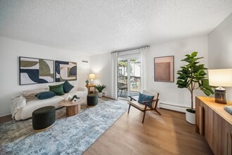 ReNew Pinehurst in Denver, CO - Foto de edificio - Building Photo