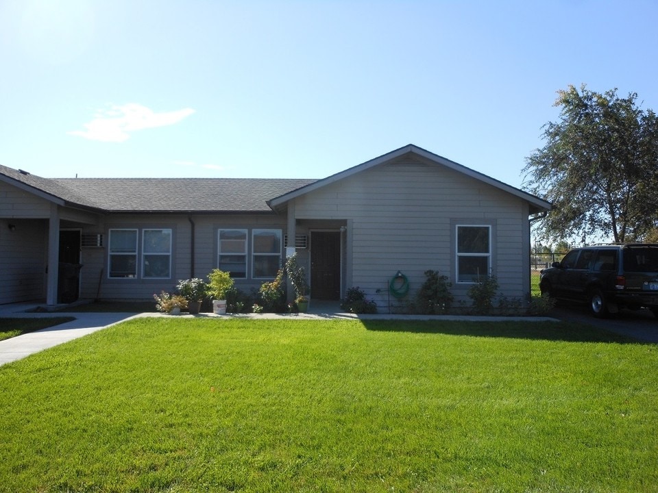 Applewood Village in Hermiston, OR - Foto de edificio