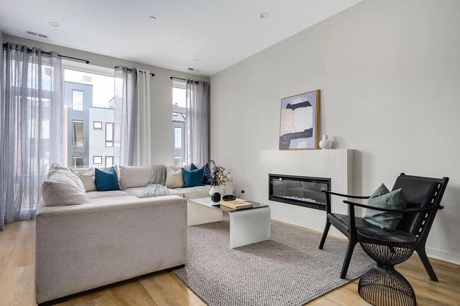 4177 W Belmont Ave-Unit -305 in Chicago, IL - Building Photo - Building Photo