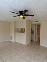 6402 Del Monte Dr in Houston, TX - Building Photo