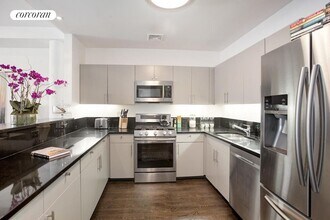 129 W 20th St in New York, NY - Building Photo - Building Photo
