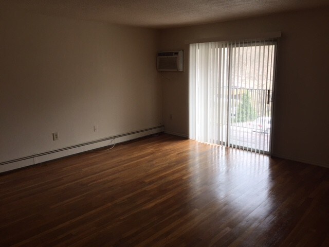 9 Catherine St, Unit 2-22222 in Highland Falls, NY - Building Photo - Building Photo