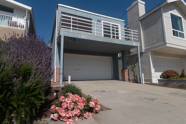 1834 Rhodes St in Hermosa Beach, CA - Foto de edificio - Building Photo