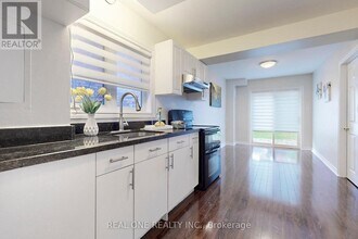 64 Sassafras Cir in Vaughan, ON - Building Photo - Building Photo