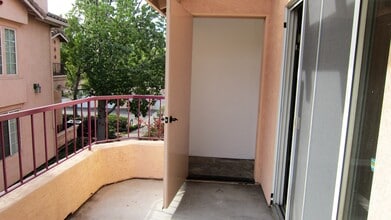 18692 Caminito Cantilena in San Diego, CA - Building Photo - Building Photo