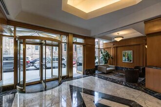 400 E 66th St in New York, NY - Foto de edificio - Building Photo