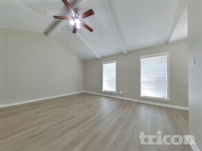 10406 Kirkwren Dr in Houston, TX - Foto de edificio - Building Photo