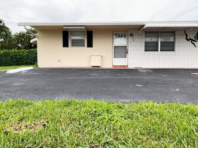 property at 2715 Ponce De Leon Blvd