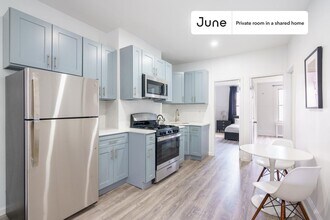 Room in Shared 4 bed/1 bath home in New York, NY - Building Photo - Building Photo