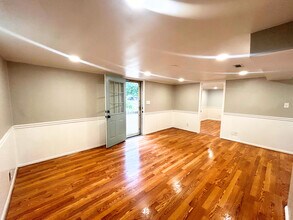 8070 Esterbrook Dr in Nashville, TN - Building Photo - Building Photo