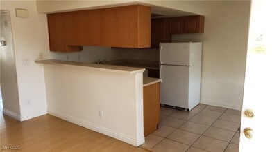 5165 E Glendale Ave in Las Vegas, NV - Building Photo - Building Photo