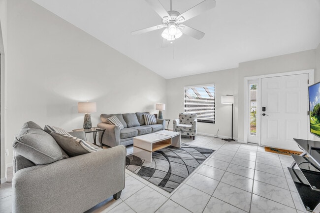 130 Sherwood Cir in Jupiter, FL - Building Photo - Building Photo