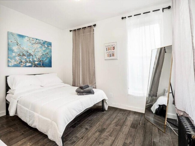 241 E 73rd St in New York, NY - Building Photo - Building Photo